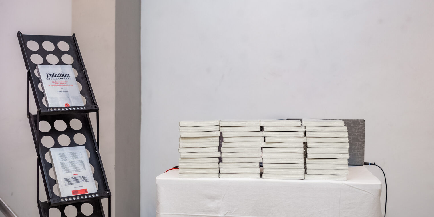 Le livre «Pollution de l’information en RDC» porté sur les fonts baptismaux