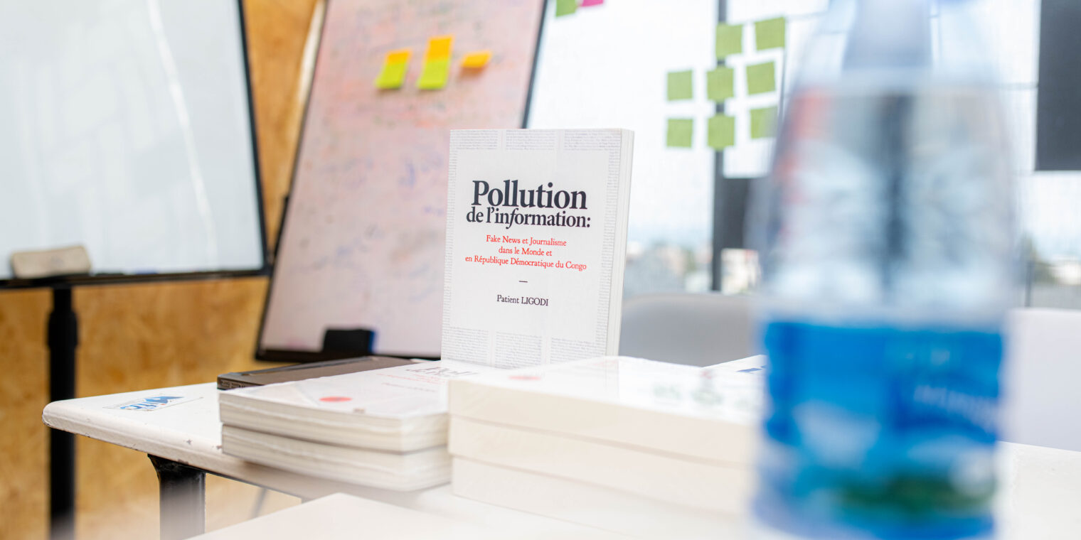 Le Book Club au Nord-Kivu: débats enrichissants sur la pollution de l’information et l’avenir du journalisme à Goma